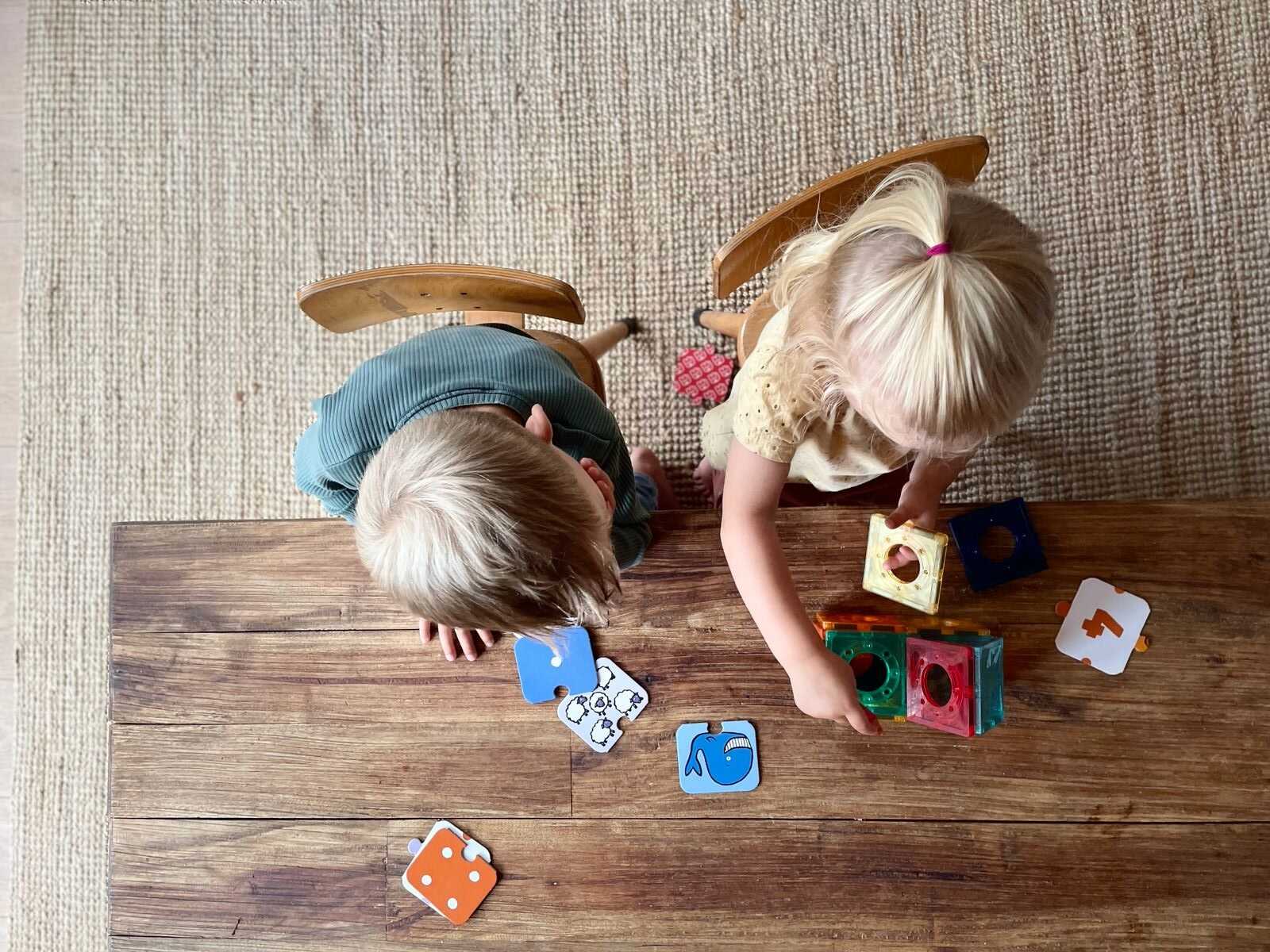 spelende kinderen